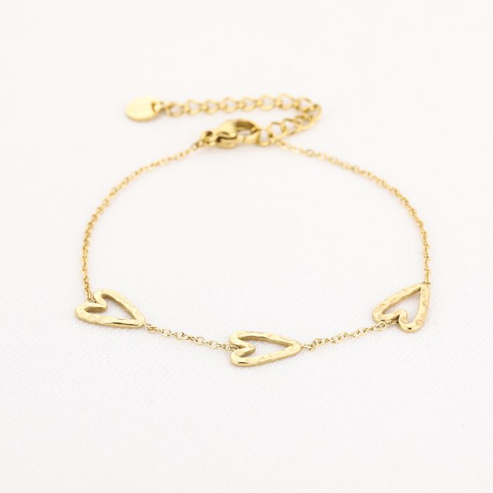 Armband met 3 open hartjes, Marcelina’s Pearls