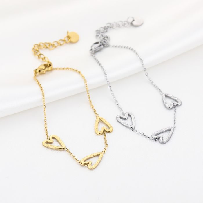 Armband met 3 open hartjes, Marcelina’s Pearls