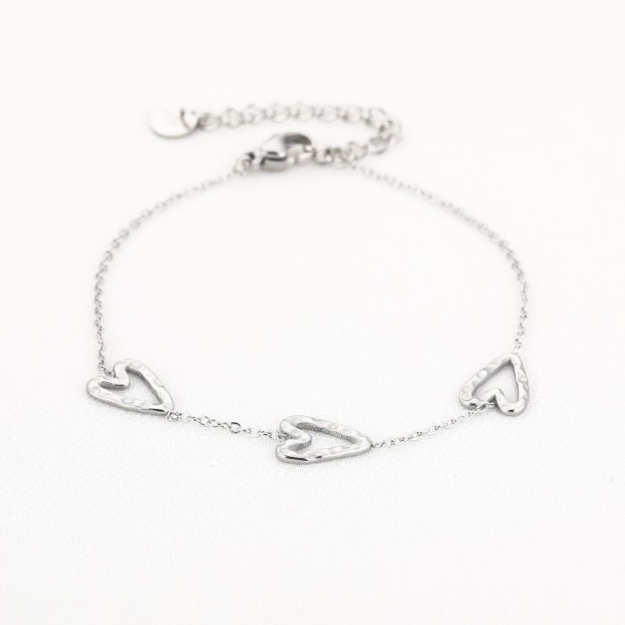 Armband met 3 open hartjes, Marcelina’s Pearls