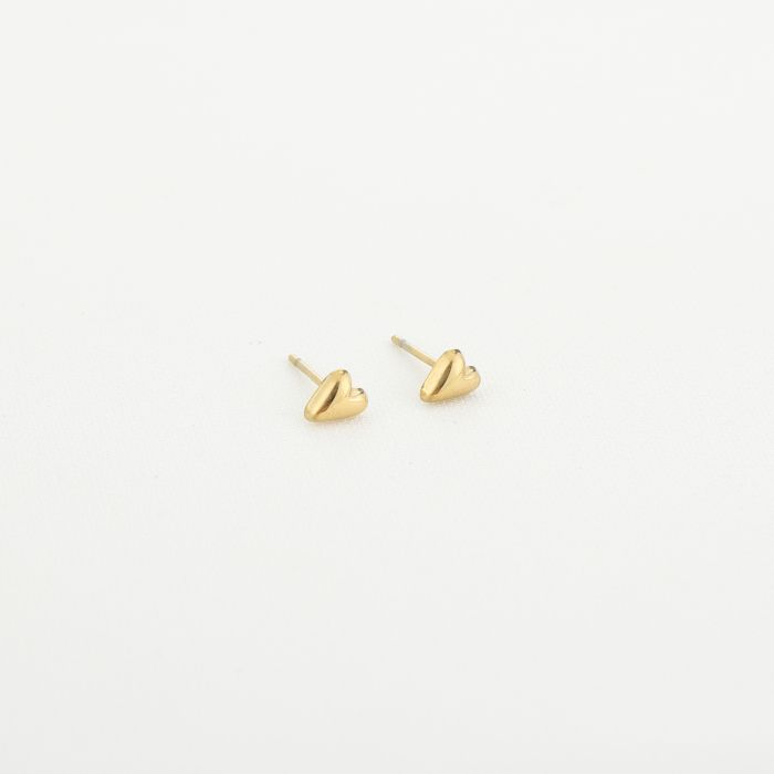 Oorbellen studs bol hartje, Marcelina’s Pearls