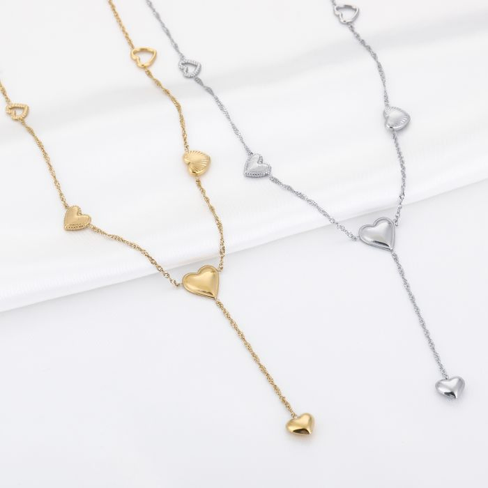 Lange ketting met verschillende hartjes, Marcelina’s Pearls