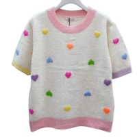 Gebreide trui met zachte pastel hartjes